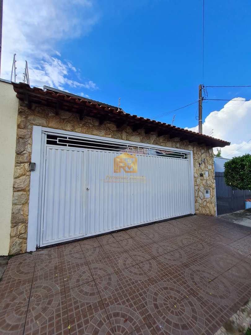 Casa com 3 dorms, Jardim Santa Marta, Salto - R$ 470 mil