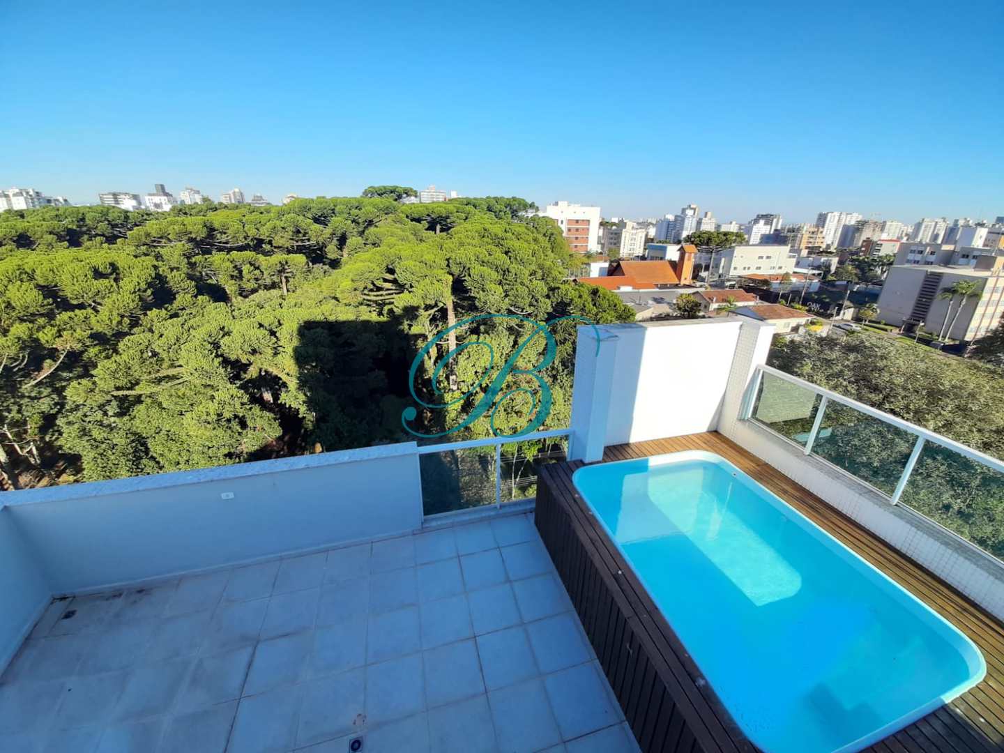 Apartamento à venda com uma excelente vista para SJP/CWB, São