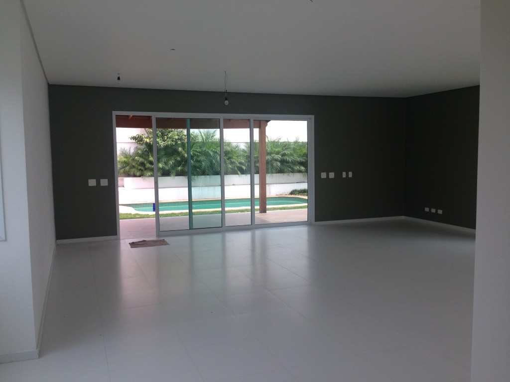 Casa de Condomínio Alphaville com 4 suítes, lazer com piscina