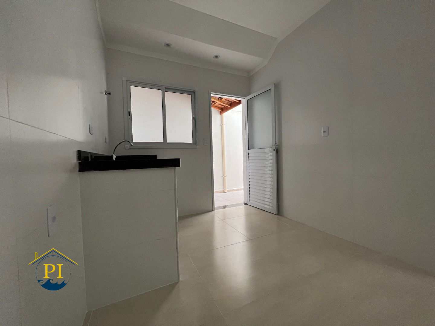 Casa à venda com 2 quartos, 51m² - Foto 4