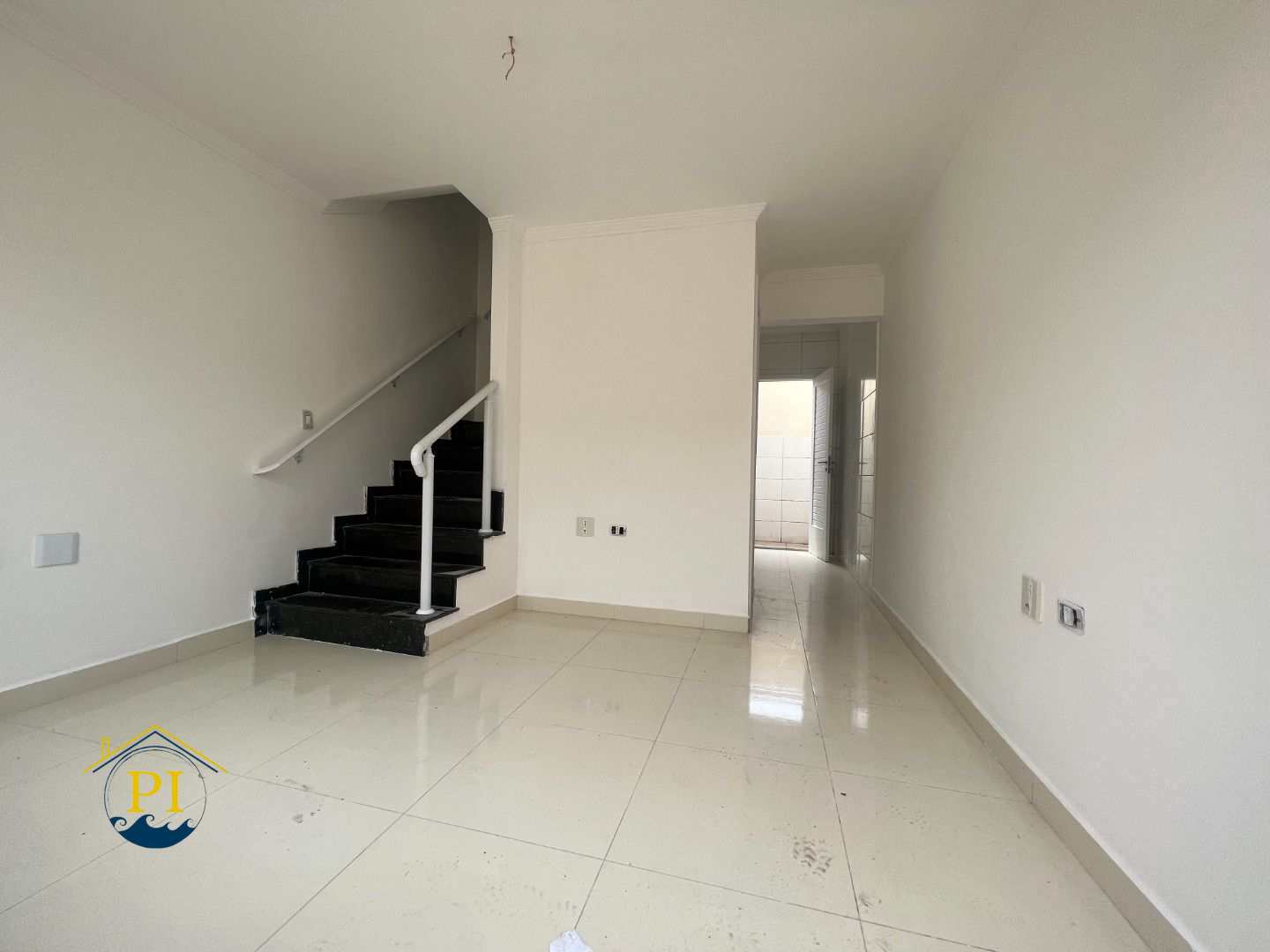 Casa à venda com 2 quartos, 51m² - Foto 1