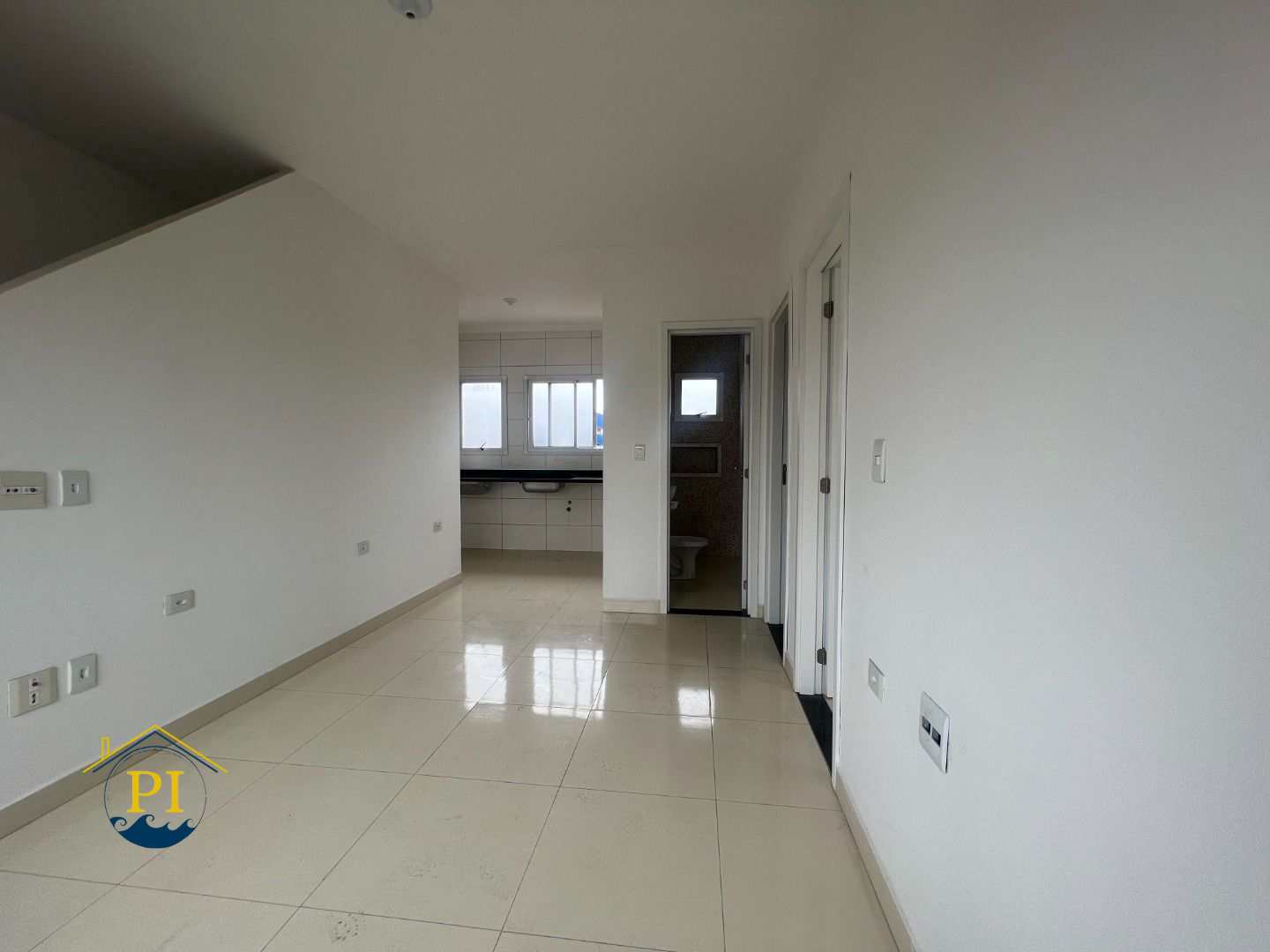 Casa à venda com 2 quartos, 56m² - Foto 4