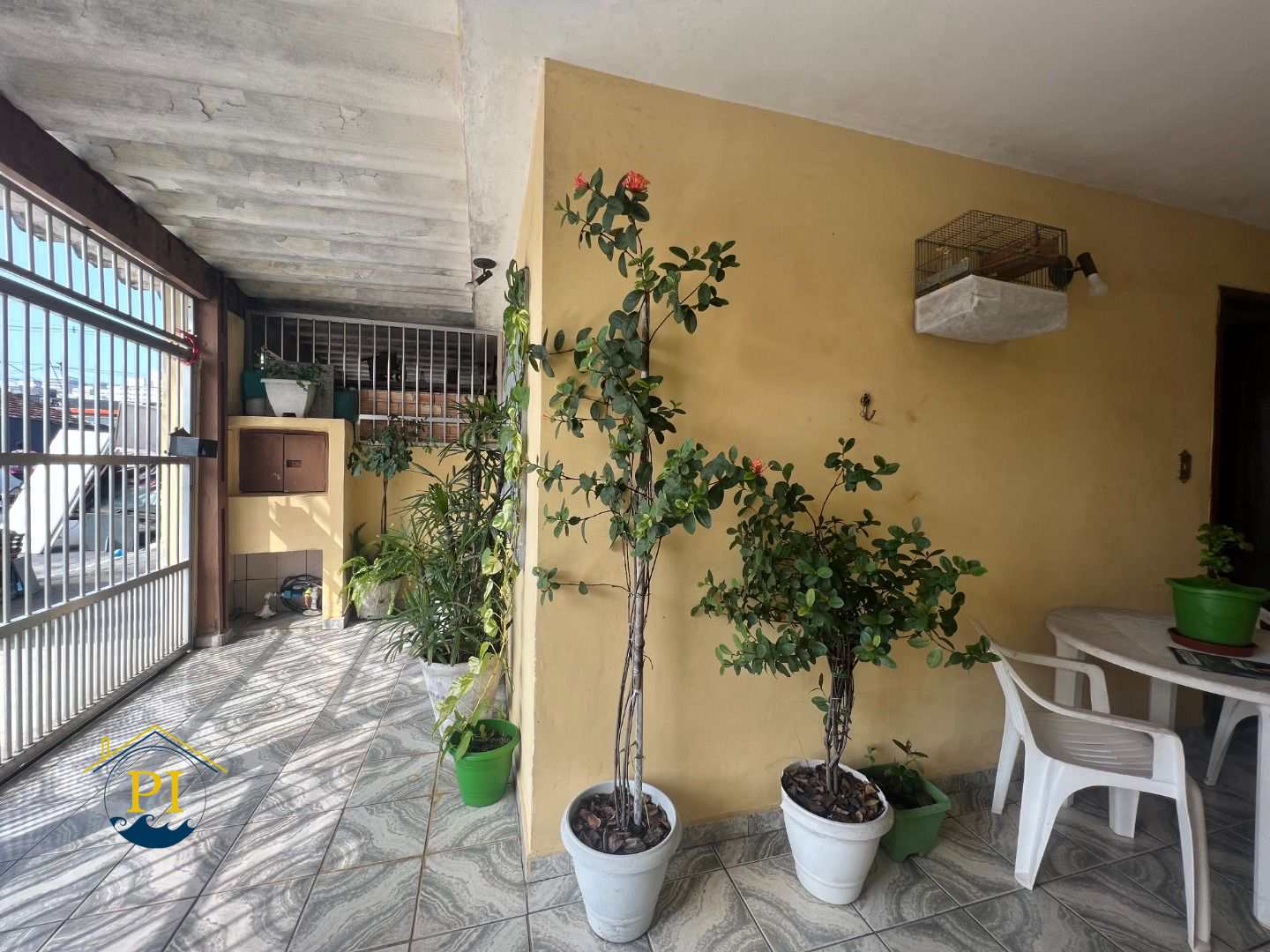 Casa à venda com 2 quartos, 75m² - Foto 2