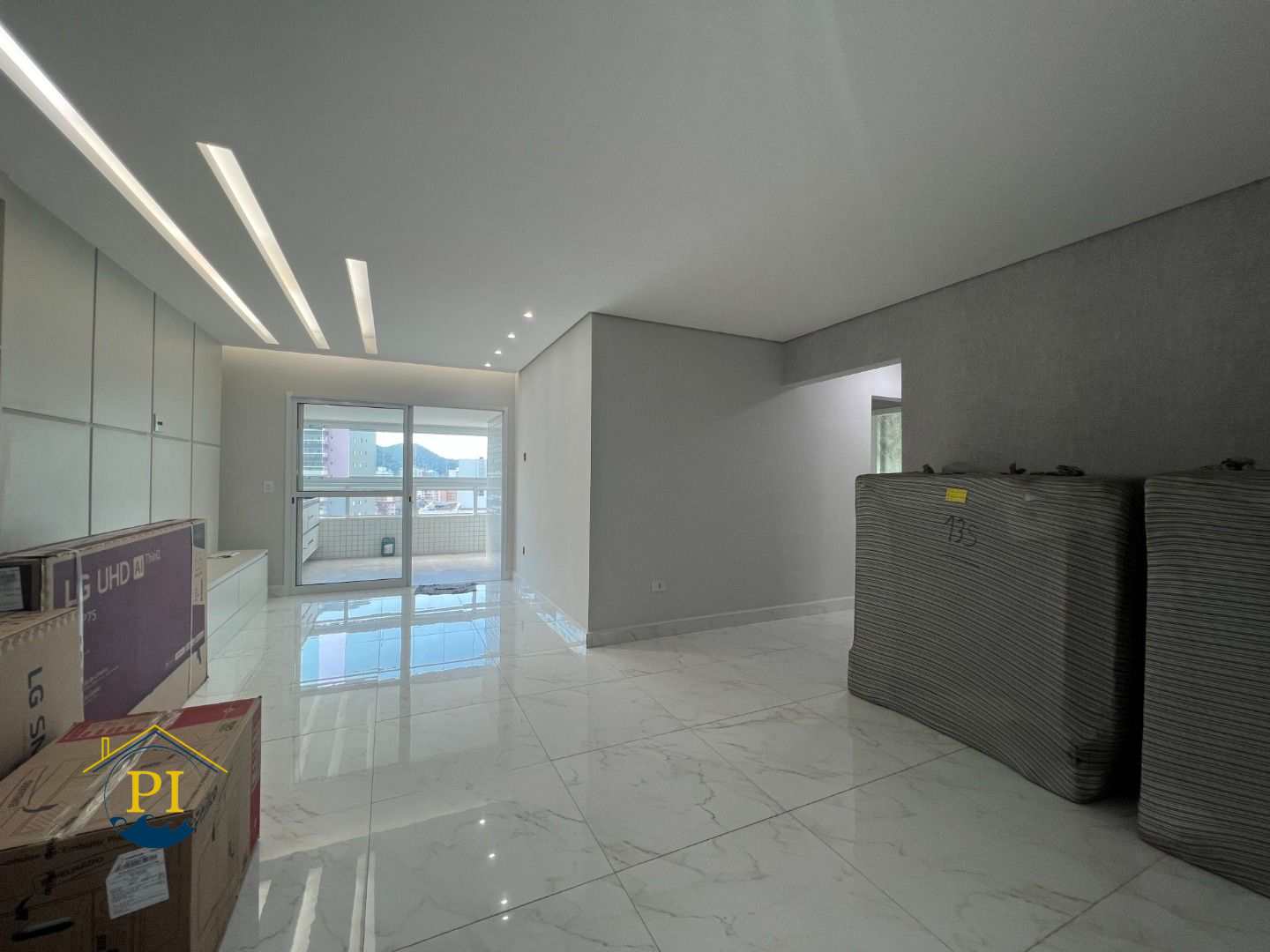 Apartamento à venda com 3 quartos, 141m² - Foto 1