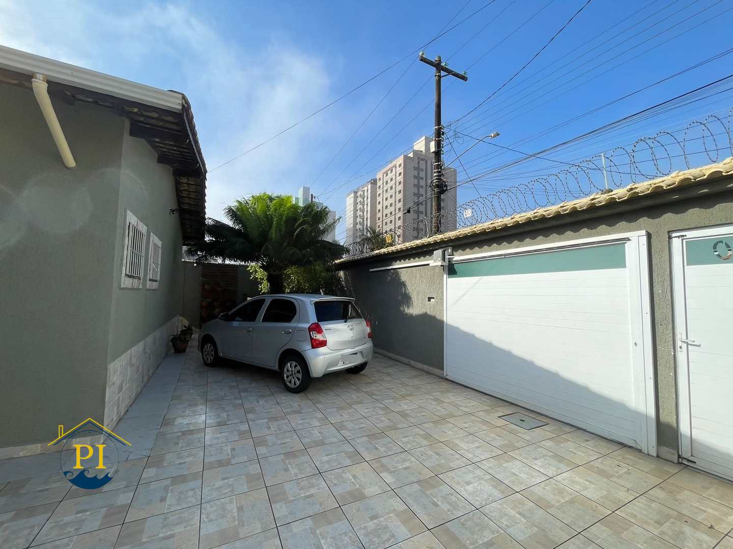 Casa à venda com 4 quartos, 223m² - Foto 2