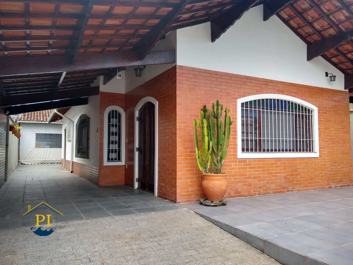 Casa à venda com 2 quartos, 125m² - Foto 1