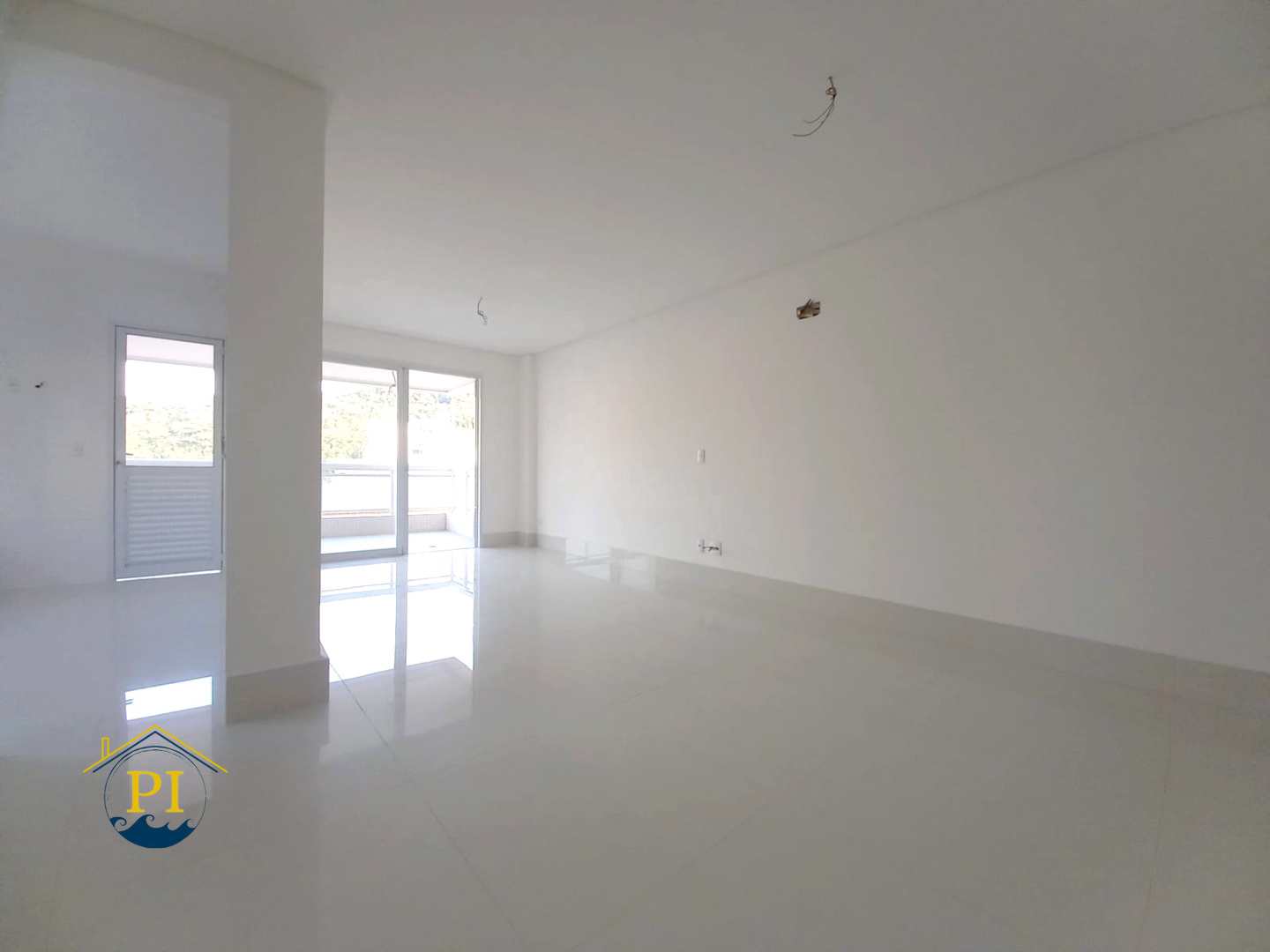 Apartamento à venda com 3 quartos, 150m² - Foto 2