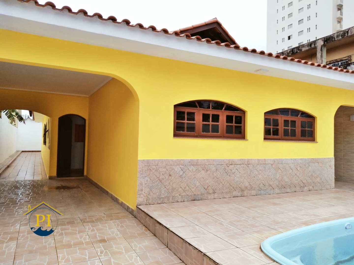 Casa à venda com 4 quartos, 270m² - Foto 1