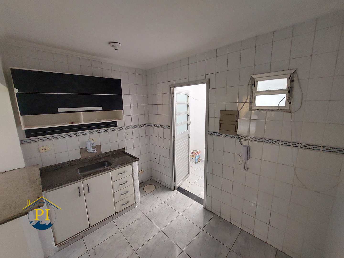 Casa à venda com 2 quartos, 70m² - Foto 4