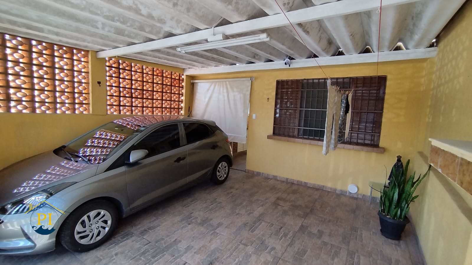 Casa à venda com 2 quartos, 100m² - Foto 1