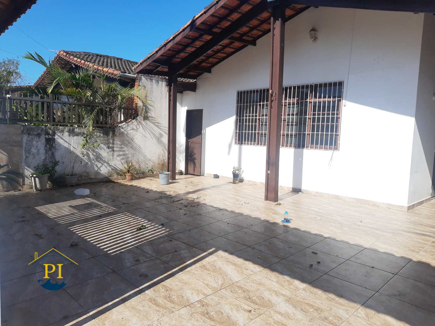 Casa à venda com 2 quartos, 90m² - Foto 1