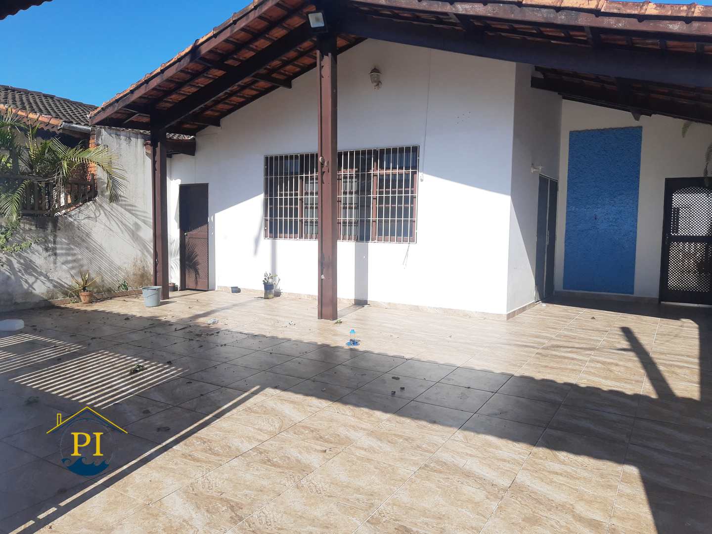 Casa à venda com 2 quartos, 90m² - Foto 2