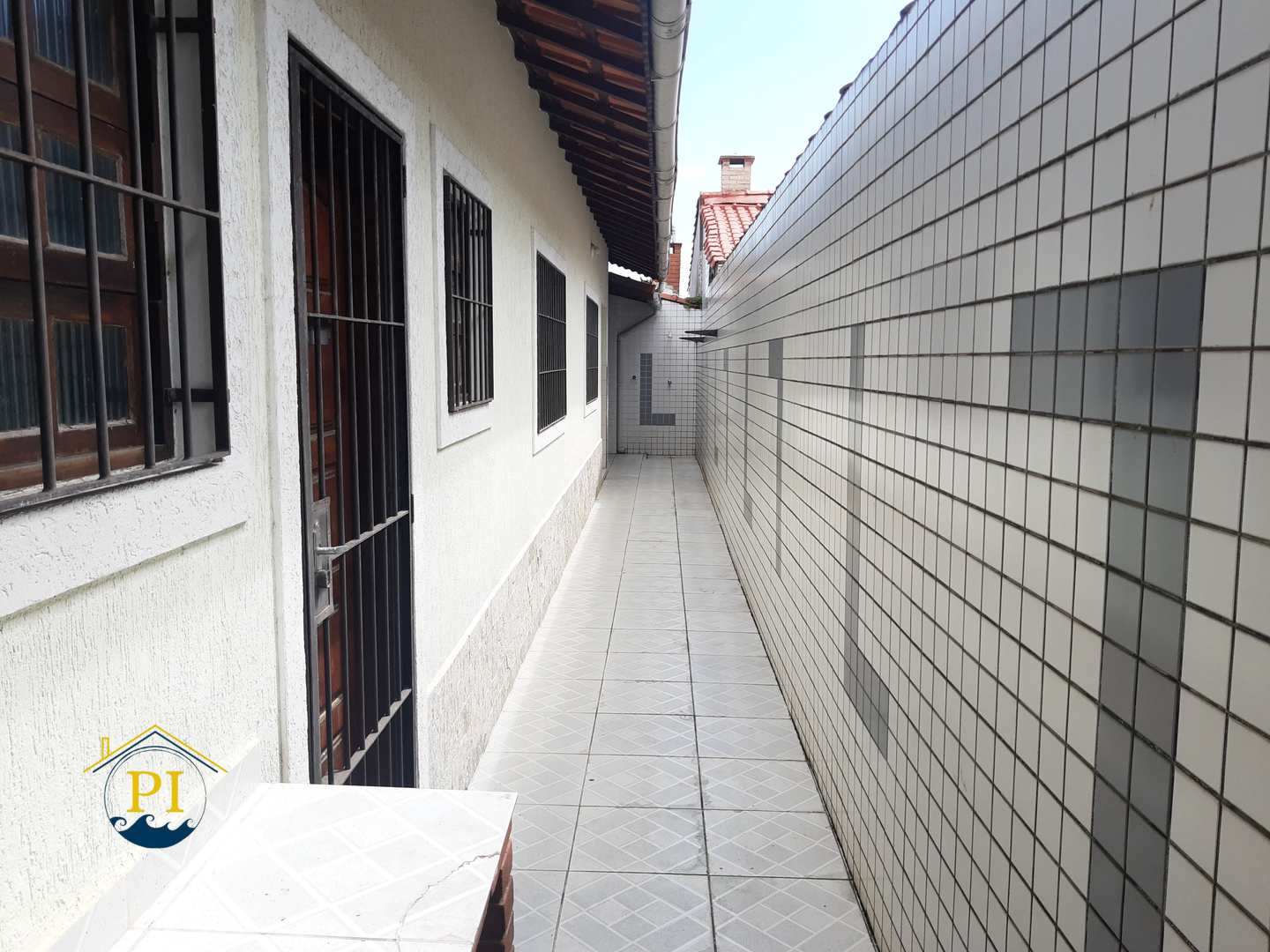 Casa à venda com 2 quartos, 70m² - Foto 4