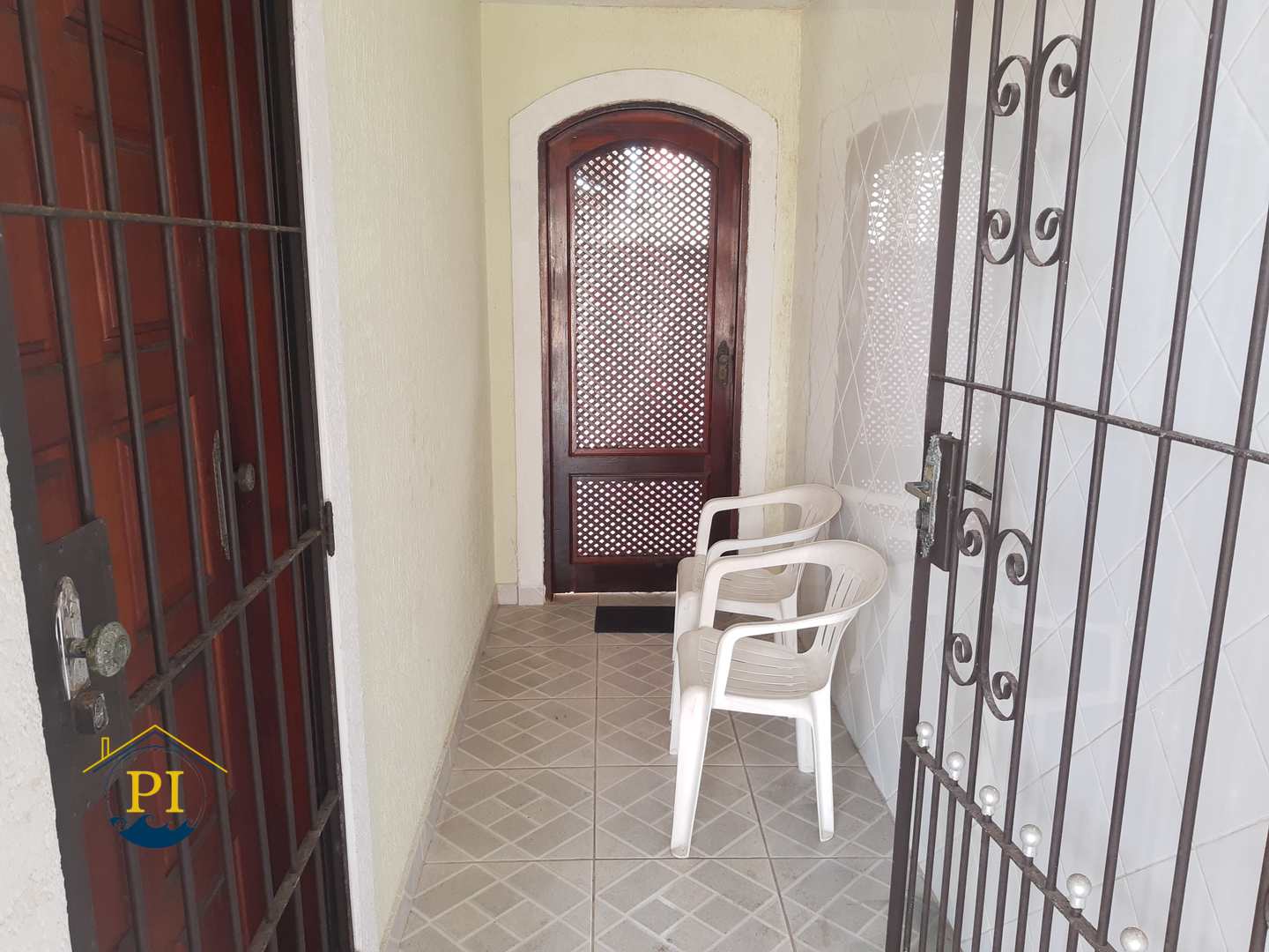 Casa à venda com 2 quartos, 70m² - Foto 3