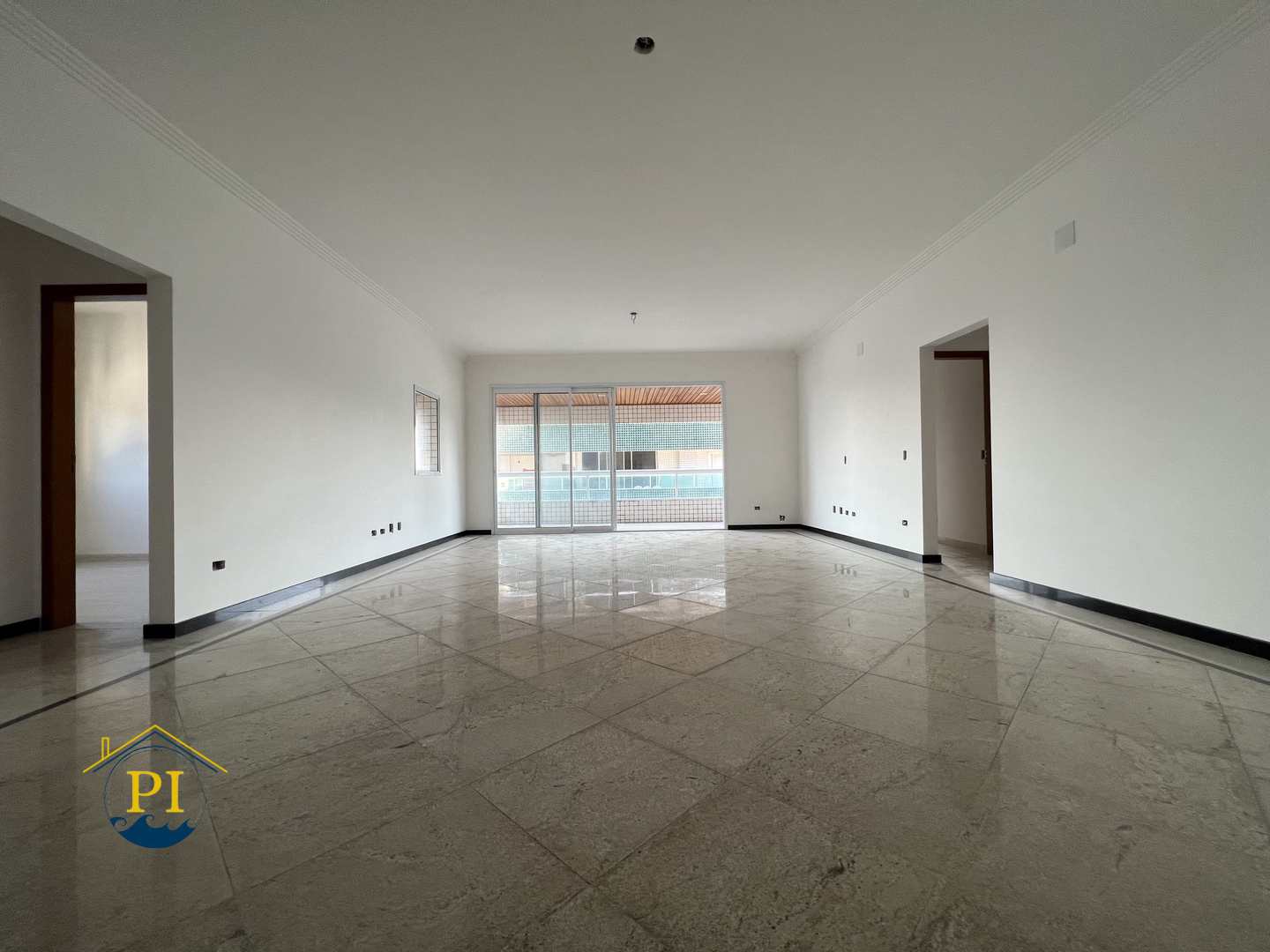 Apartamento à venda com 4 quartos, 205m² - Foto 2