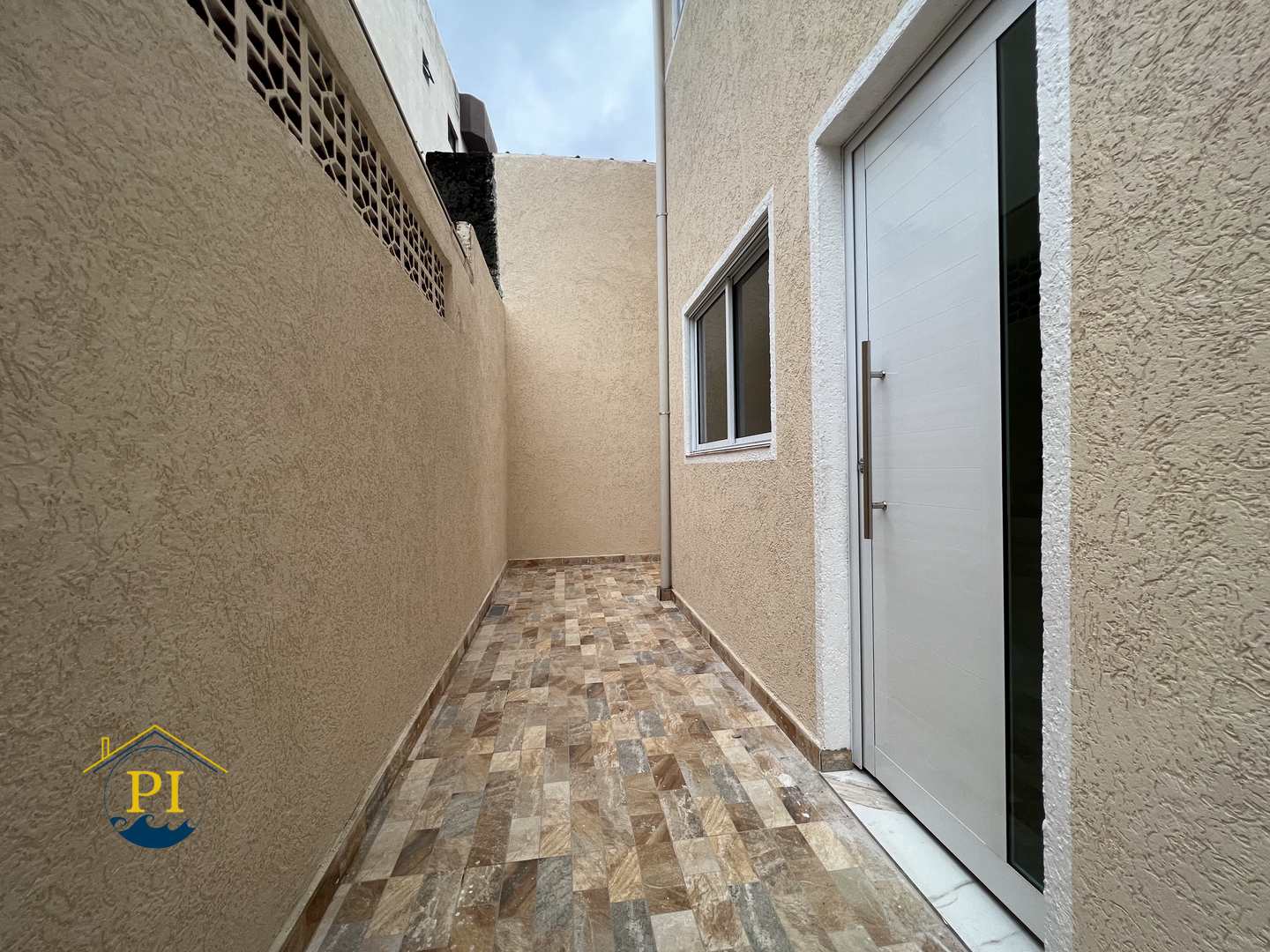 Casa à venda com 2 quartos, 68m² - Foto 2