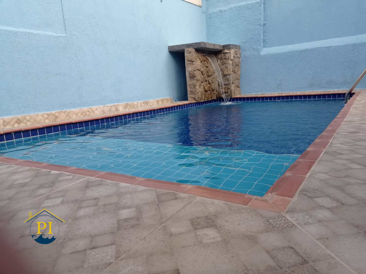 Casa à venda com 2 quartos, 250m² - Foto 1