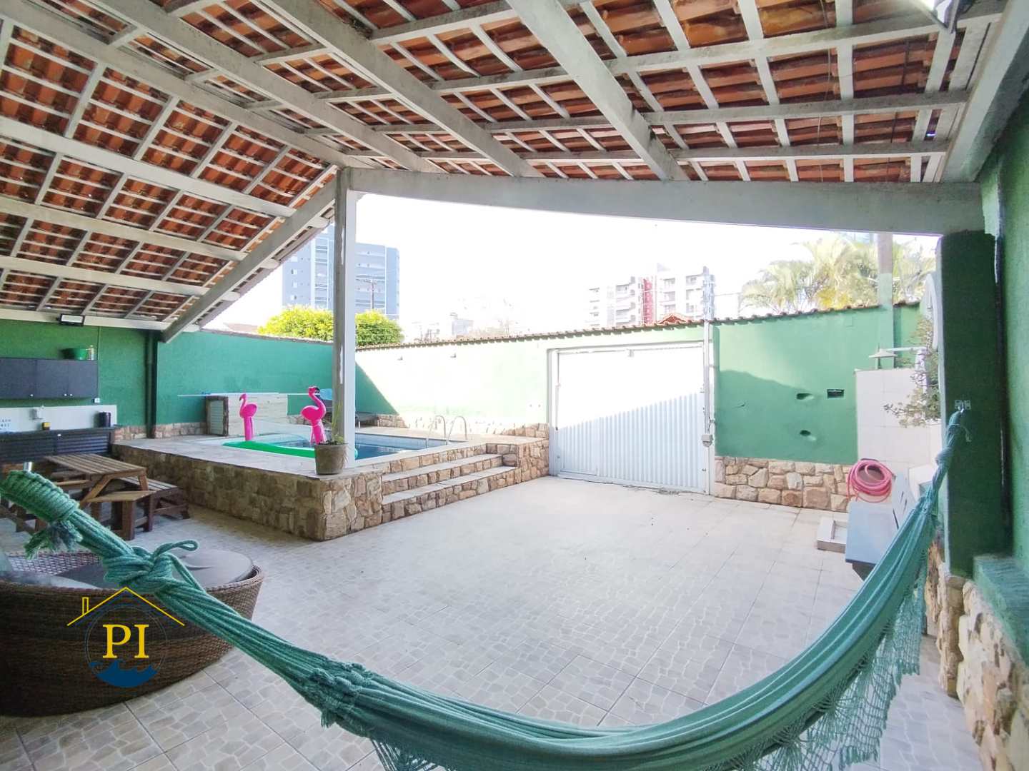 Casa à venda com 3 quartos, 192m² - Foto 1