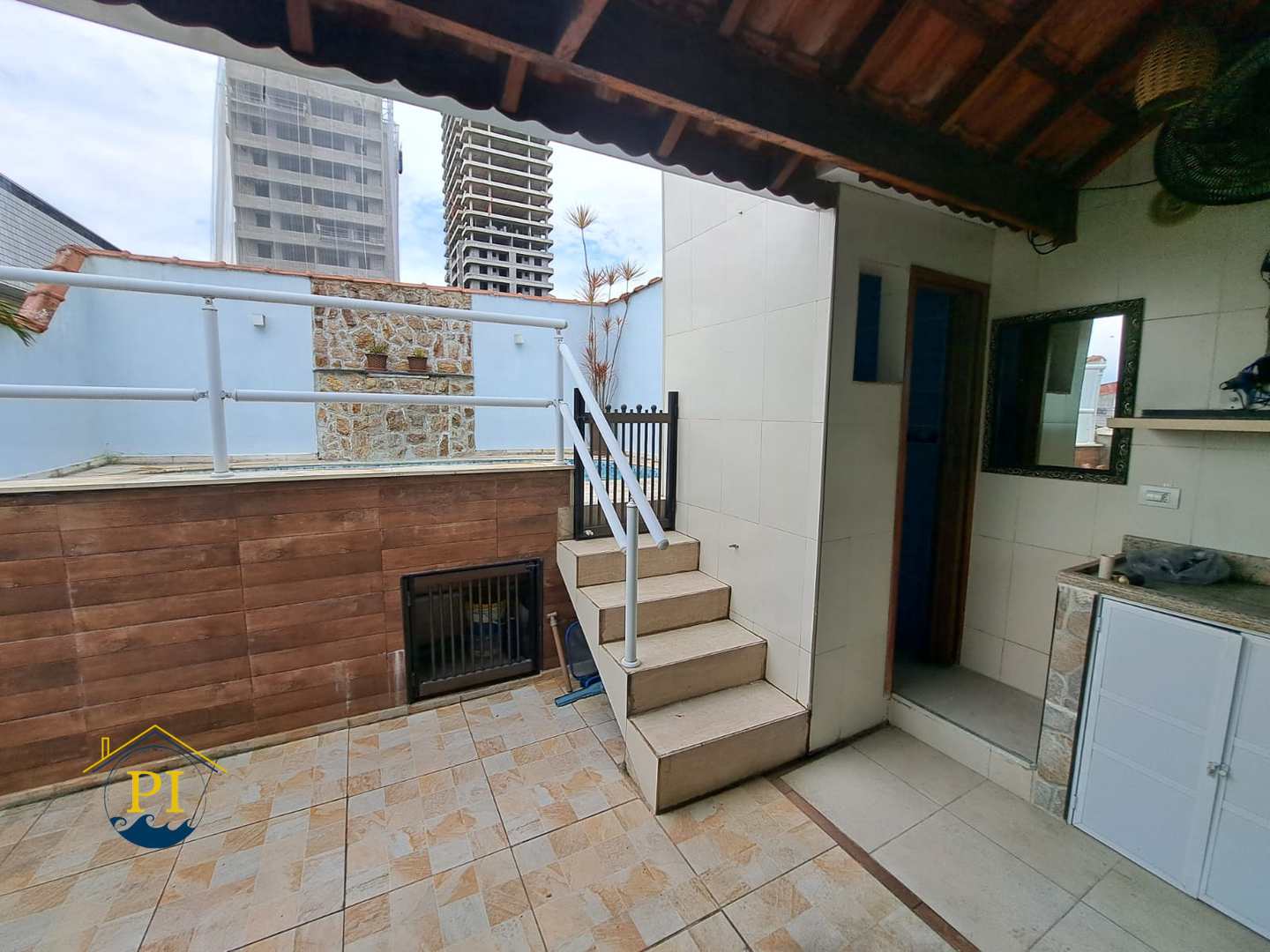 Casa à venda com 3 quartos, 177m² - Foto 1