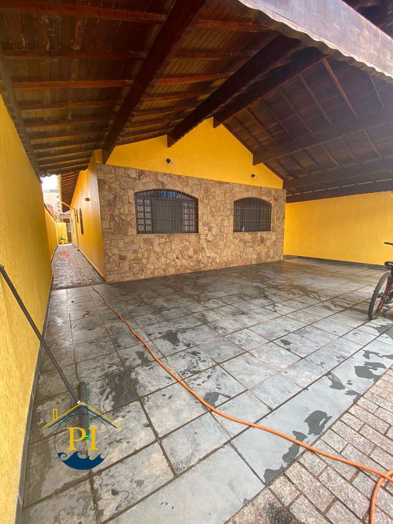 Casa à venda com 3 quartos, 241m² - Foto 1