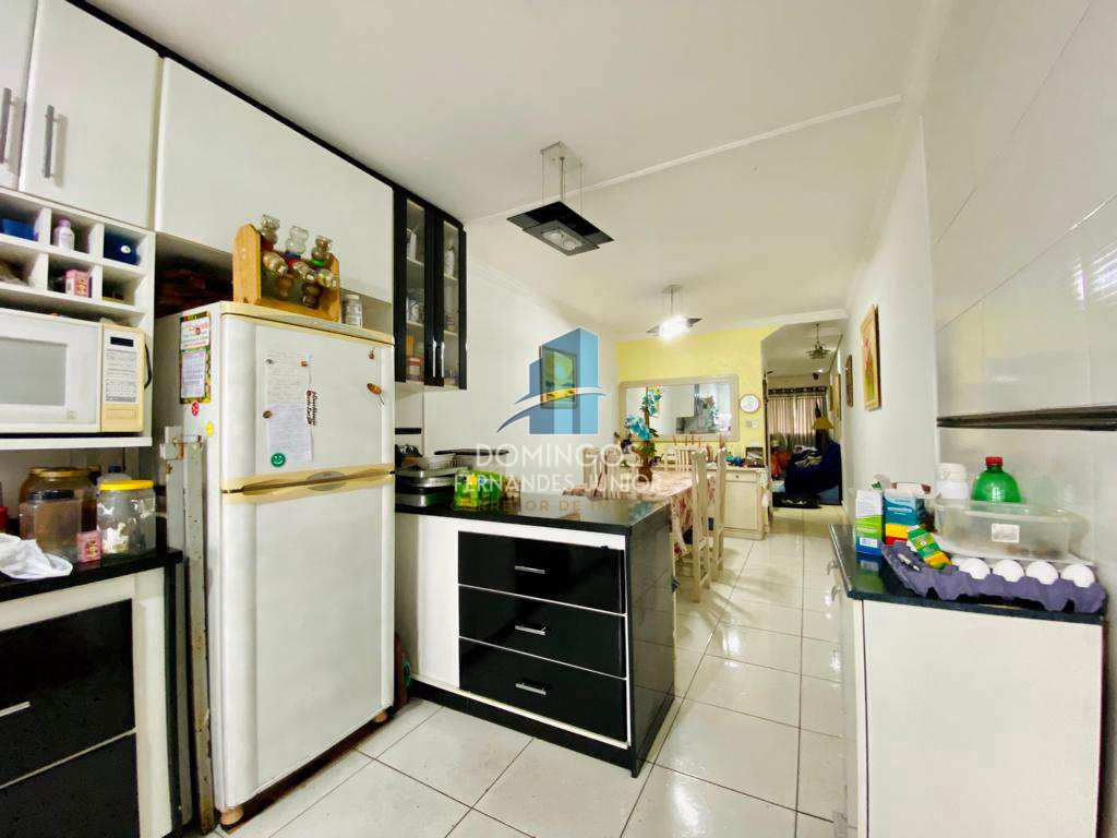 Sobrado à venda com 3 quartos, 180m² - Foto 2