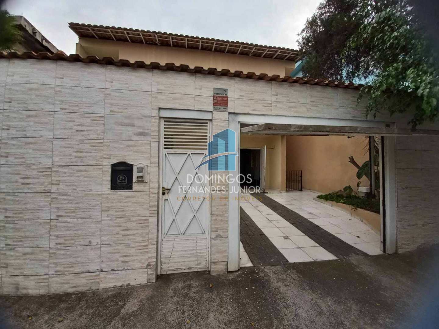 Casa à venda com 4 quartos, 227m² - Foto 1