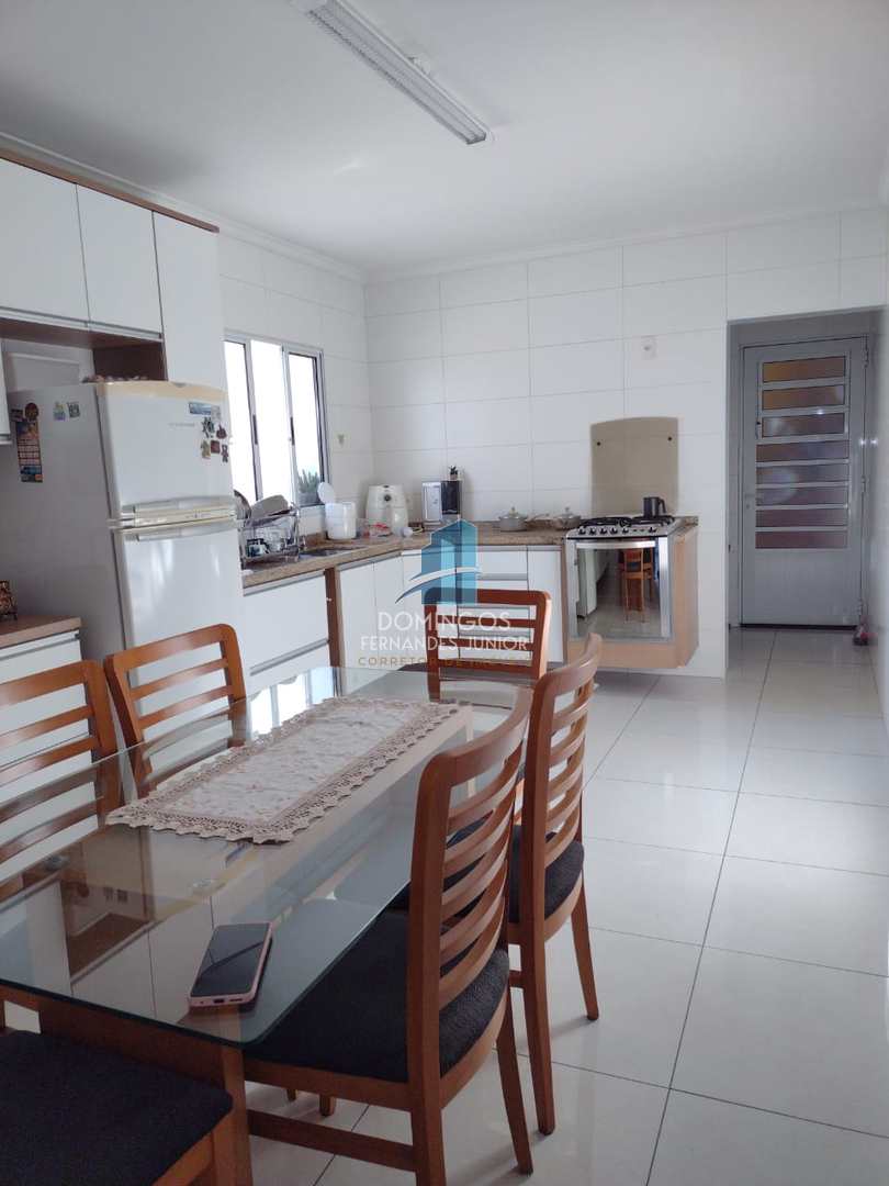 Casa à venda com 3 quartos, 120m² - Foto 1