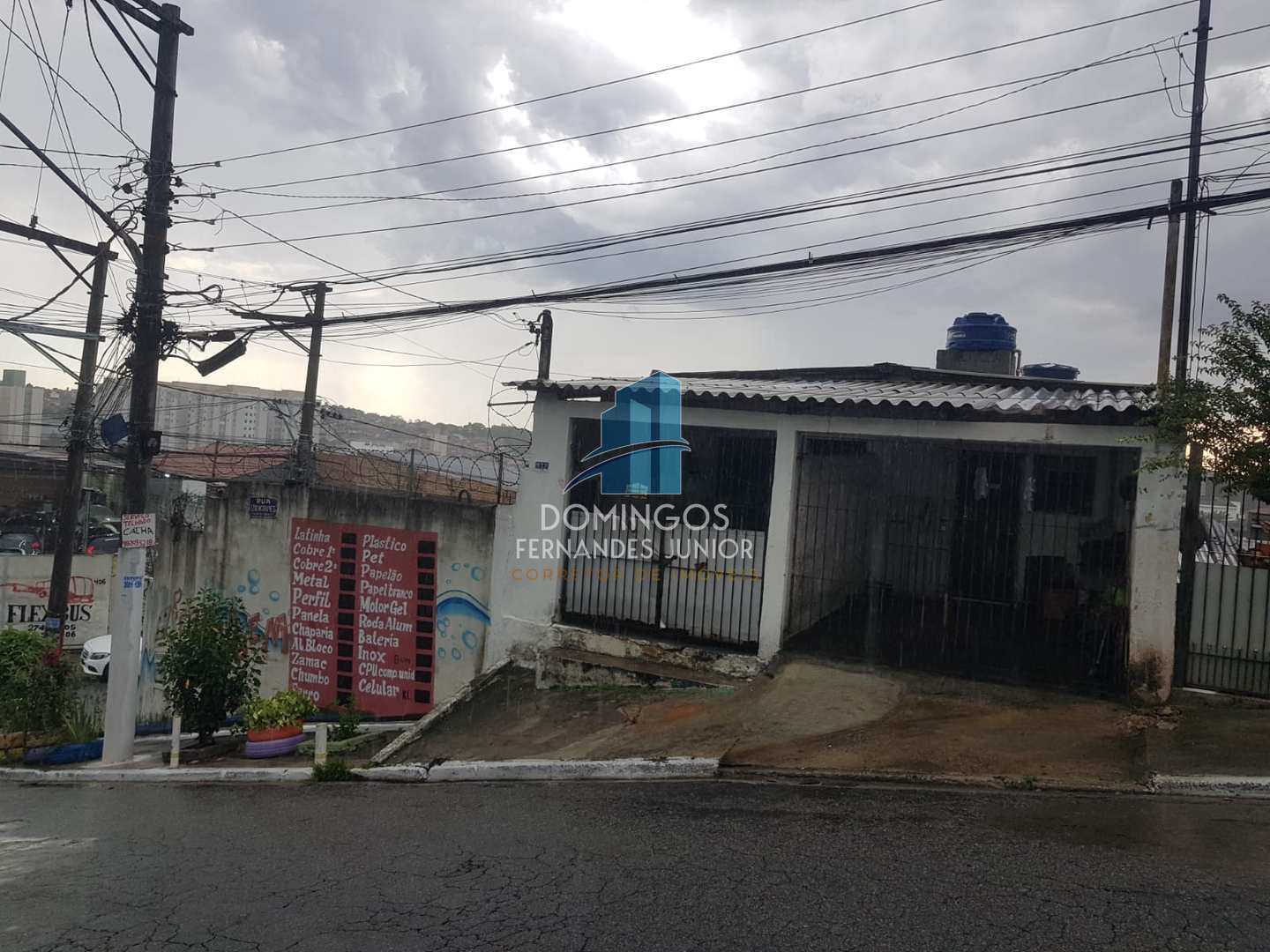 Terreno à venda com 1 quarto, 320m² - Foto 1