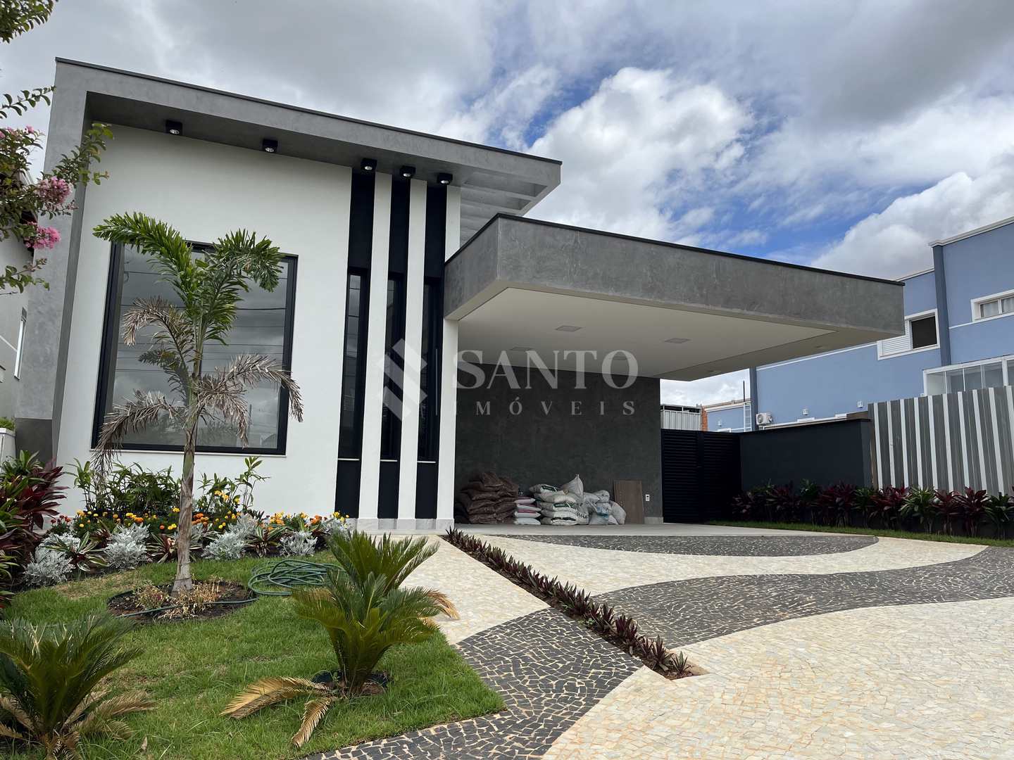 Casa de Condomínio à venda com 3 quartos, 205m² - Foto 2