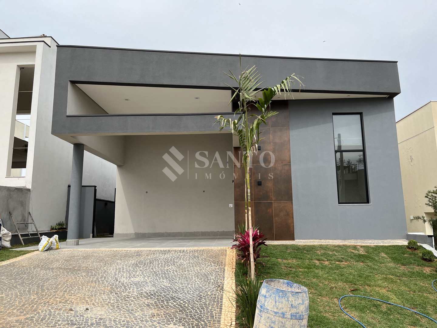 Casa de Condomínio à venda com 3 quartos, 210m² - Foto 2