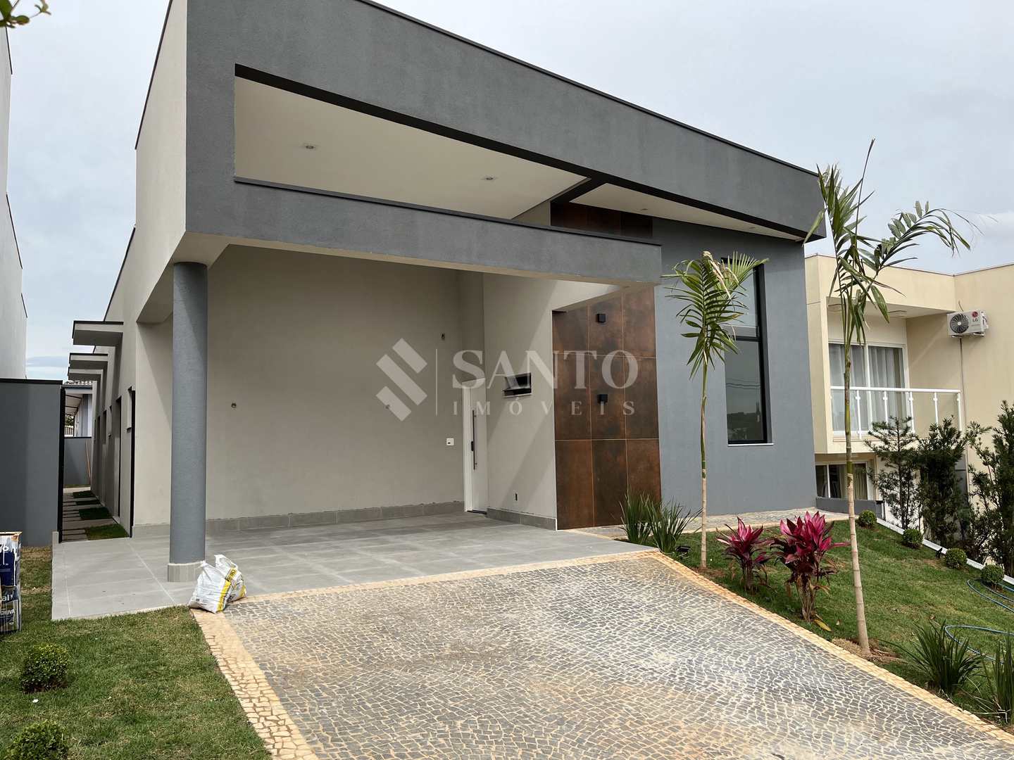 Casa de Condomínio à venda com 3 quartos, 210m² - Foto 1