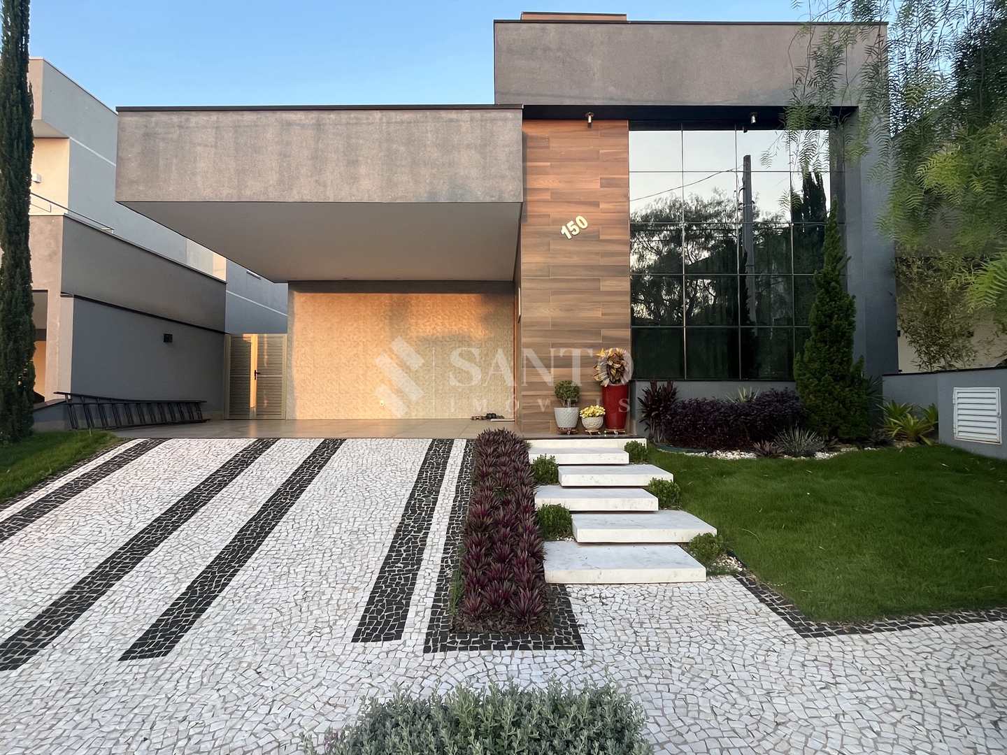 Casa de Condomínio à venda com 3 quartos, 216m² - Foto 1