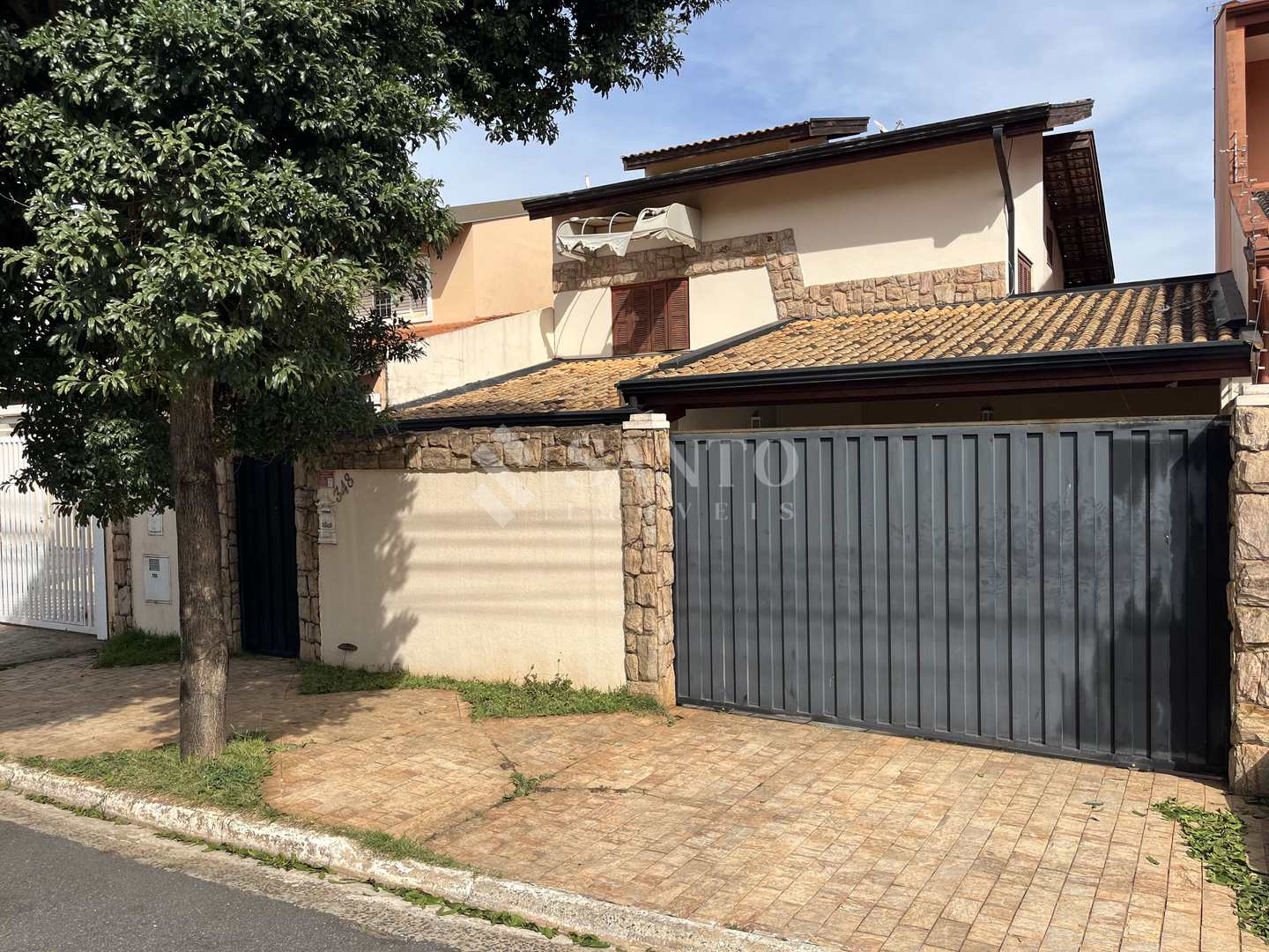 Casa de Condomínio à venda com 3 quartos, 220m² - Foto 1