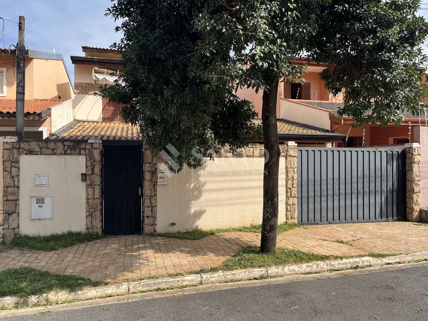 Casa de Condomínio à venda com 3 quartos, 220m² - Foto 2