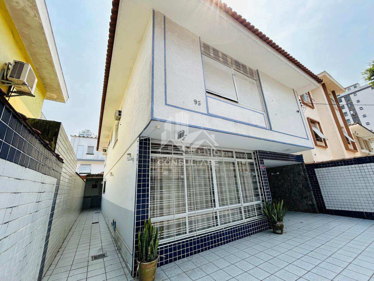 Casa para alugar com 5 quartos, 220m² - Foto 2