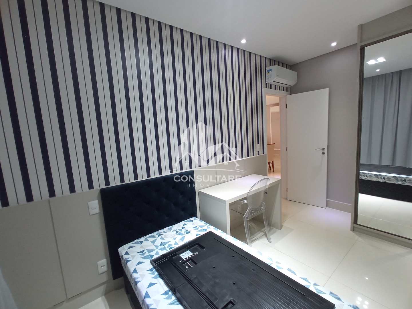 Apartamento para alugar com 2 quartos, 106m² - Foto 11