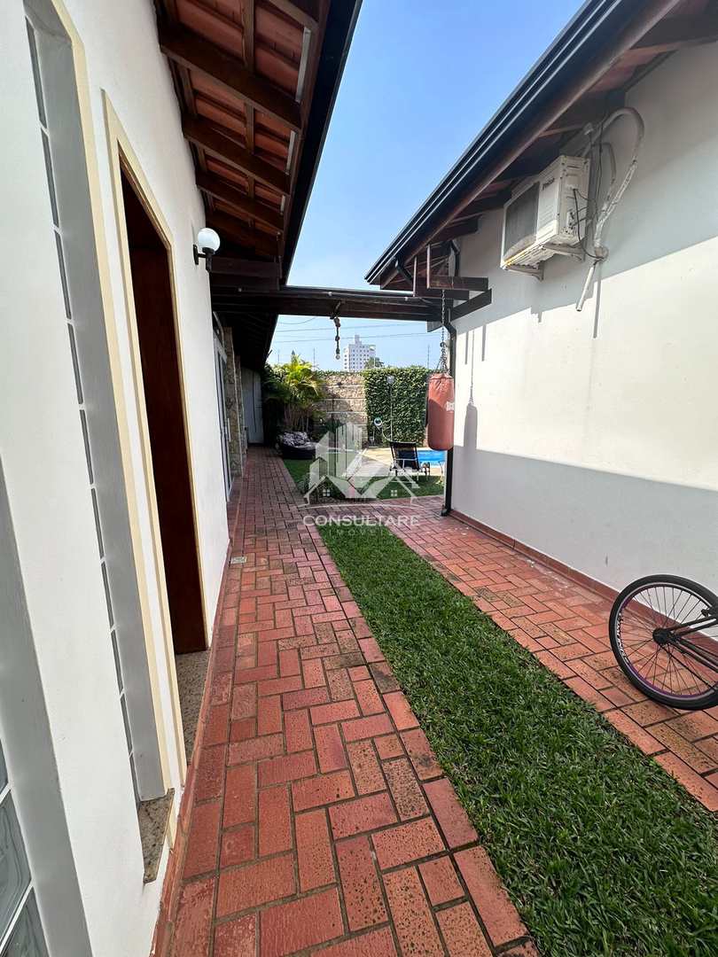 Casa à venda com 5 quartos, 225m² - Foto 37