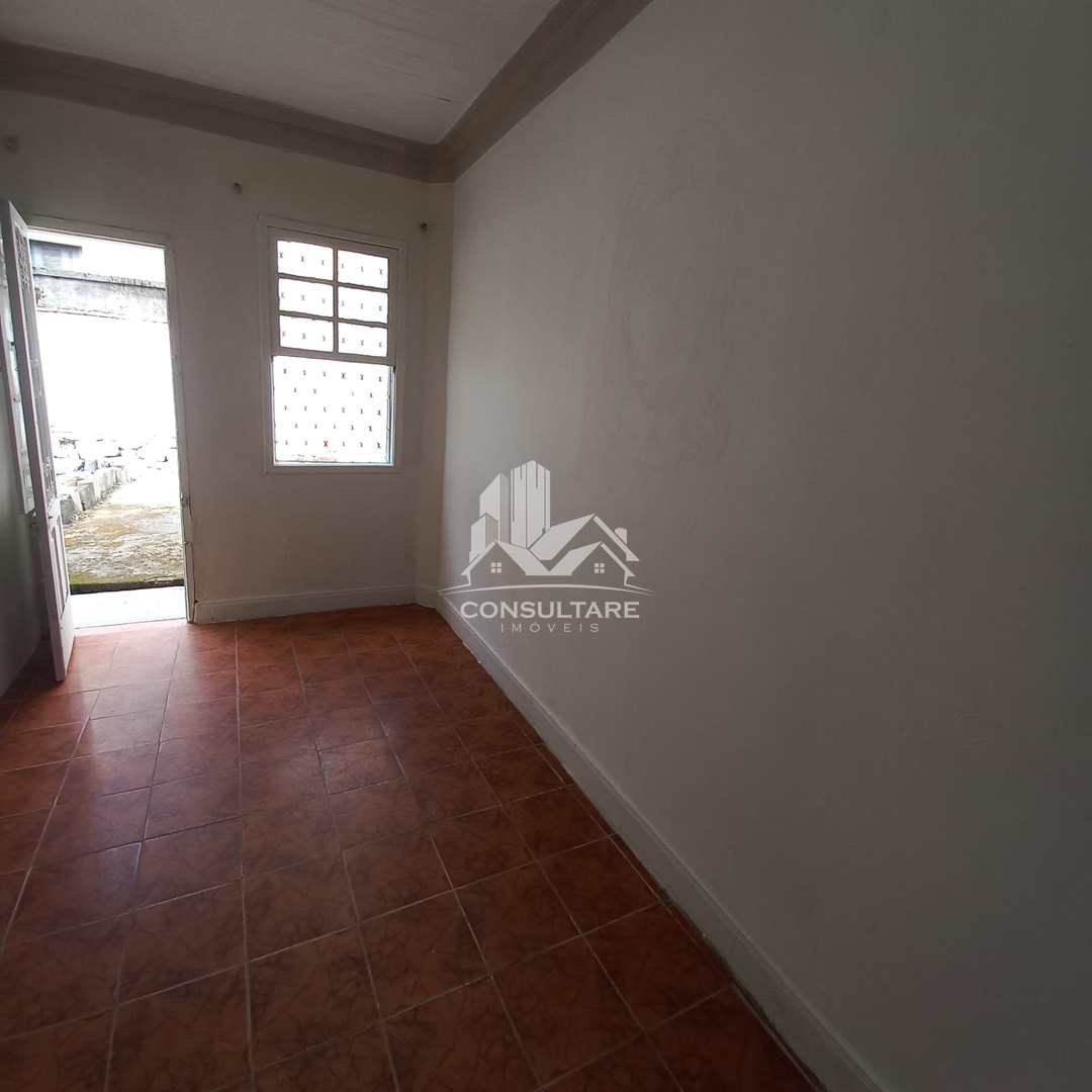 Casa fundos com 1 quarto, Vila Mathias, Cod: 26763