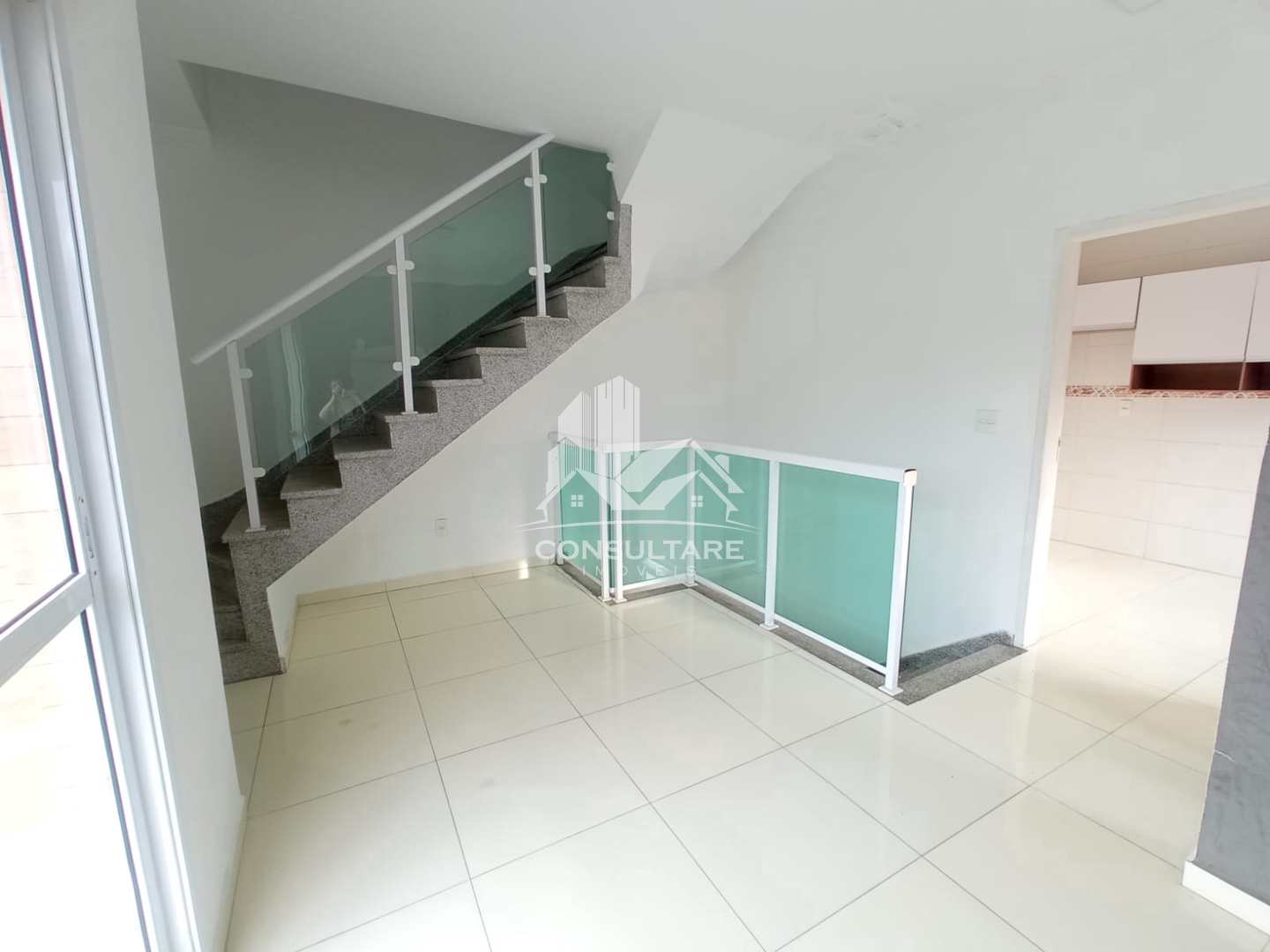 Casa para alugar com 2 quartos, 100m² - Foto 1
