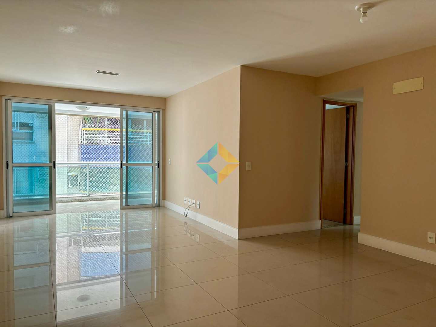 Apartamento à venda com 3 quartos, 130m² - Foto 4