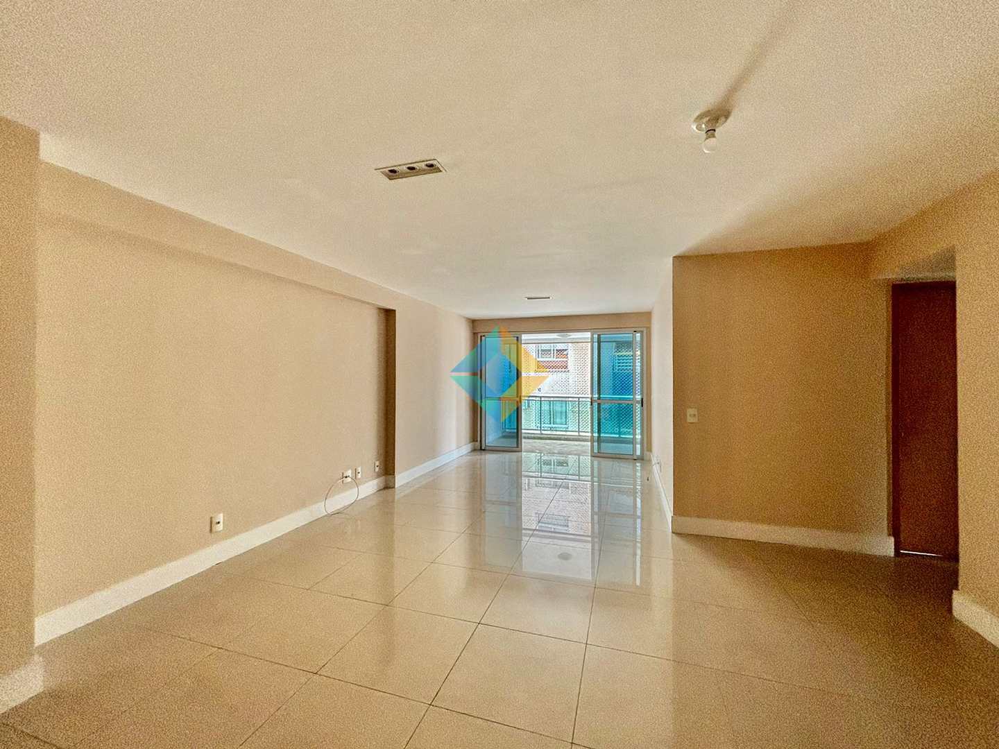 Apartamento à venda com 3 quartos, 130m² - Foto 3