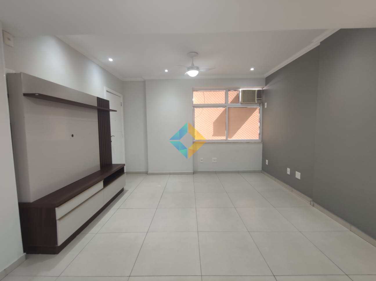 Apartamento à venda com 2 quartos, 65m² - Foto 2