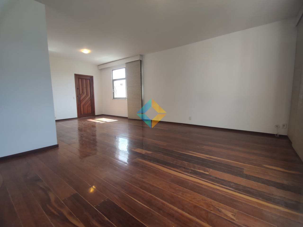 Apartamento à venda com 3 quartos, 140m² - Foto 3