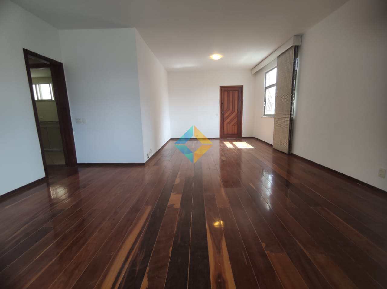 Apartamento à venda com 3 quartos, 140m² - Foto 1