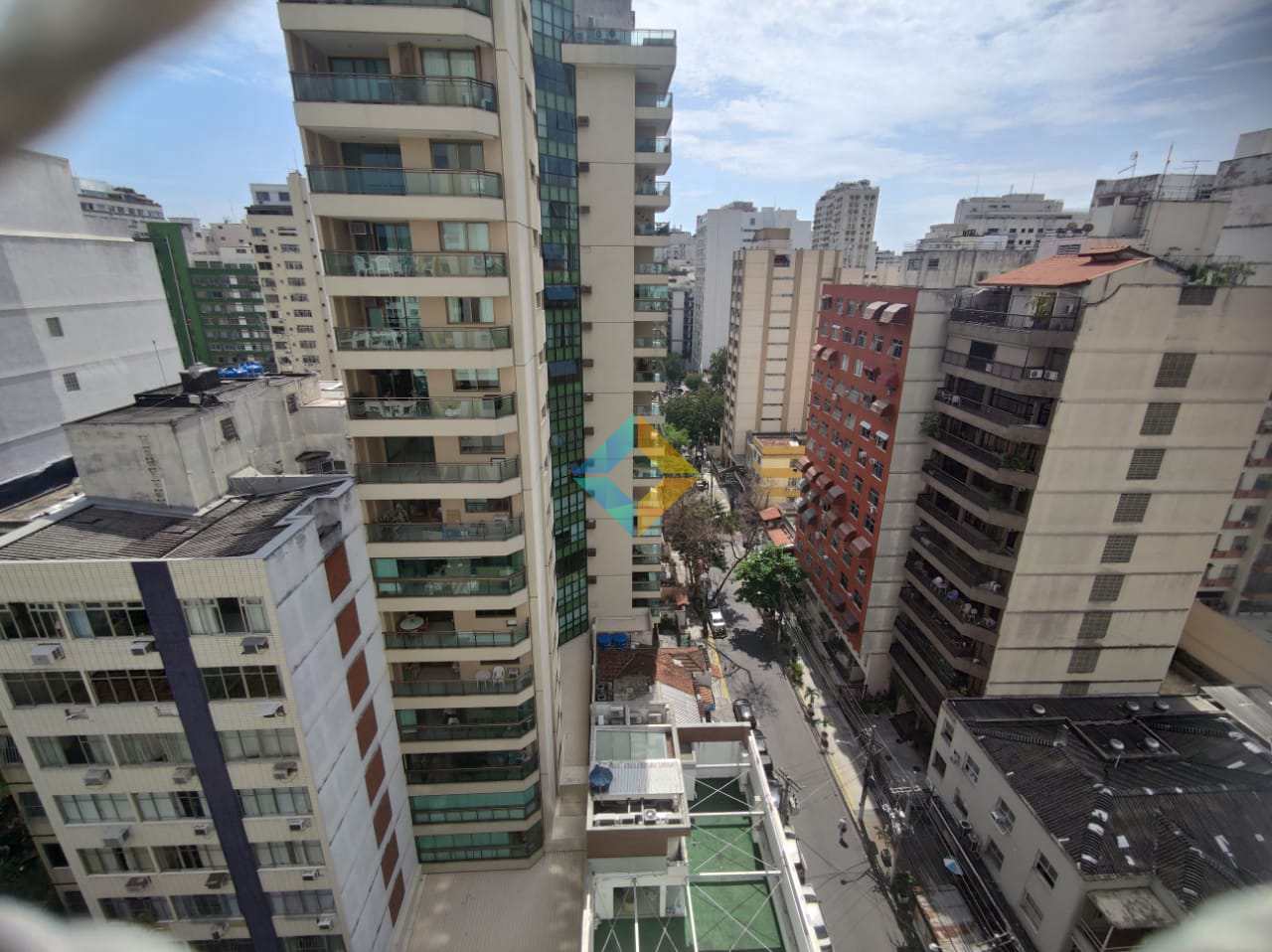 Apartamento à venda com 3 quartos, 140m² - Foto 4