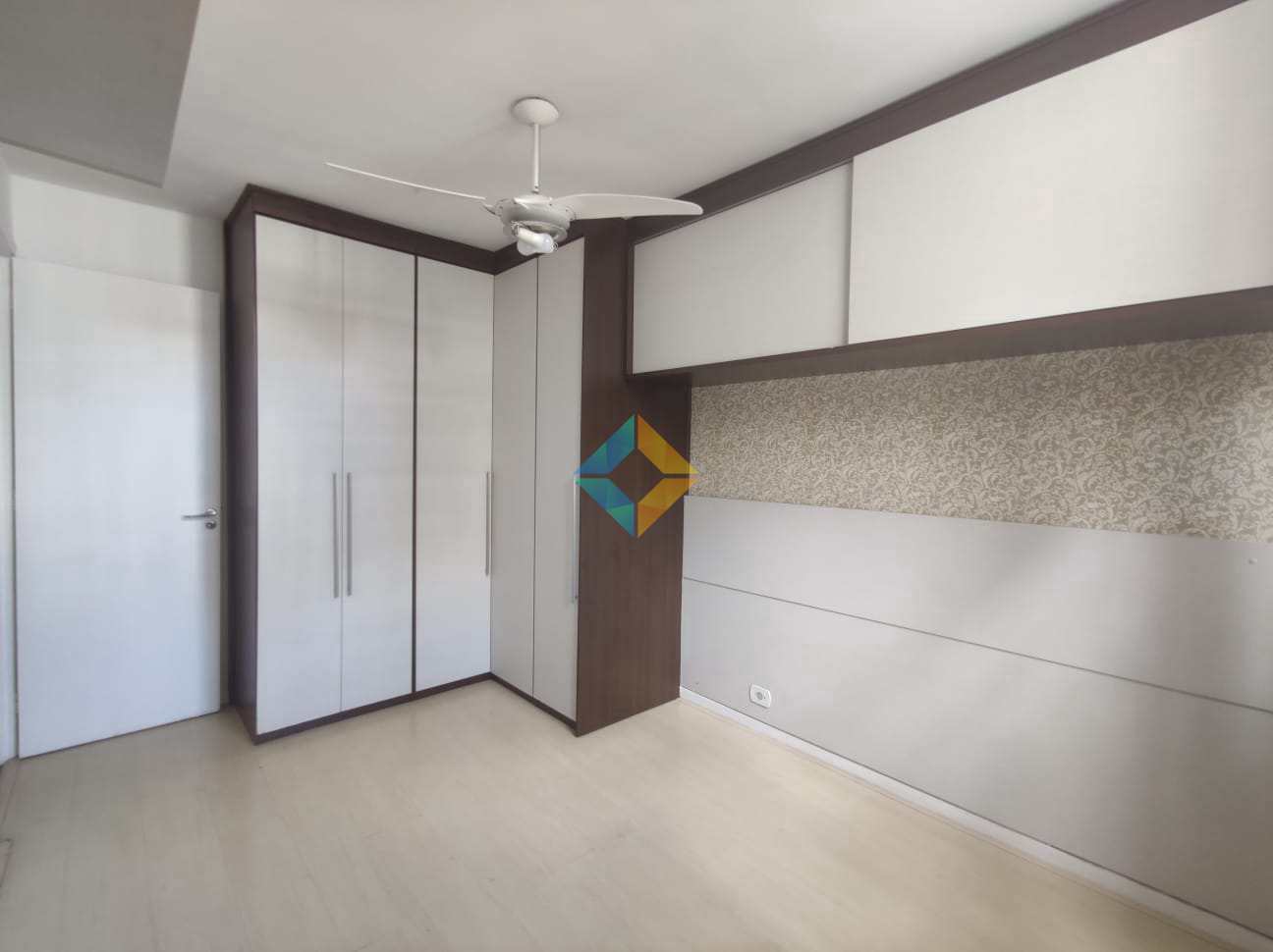 Apartamento à venda com 2 quartos, 75m² - Foto 11