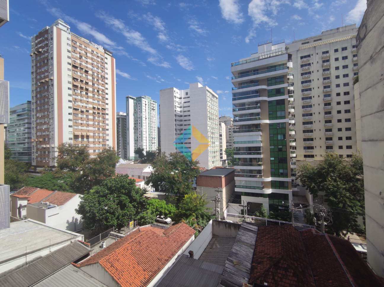 Apartamento à venda com 2 quartos, 75m² - Foto 13