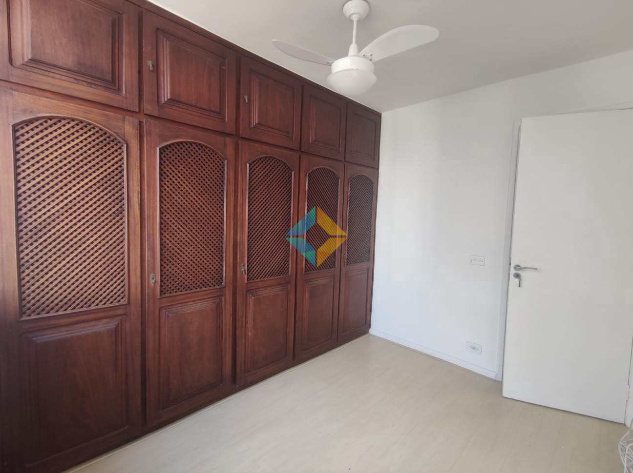 Apartamento à venda com 2 quartos, 75m² - Foto 12