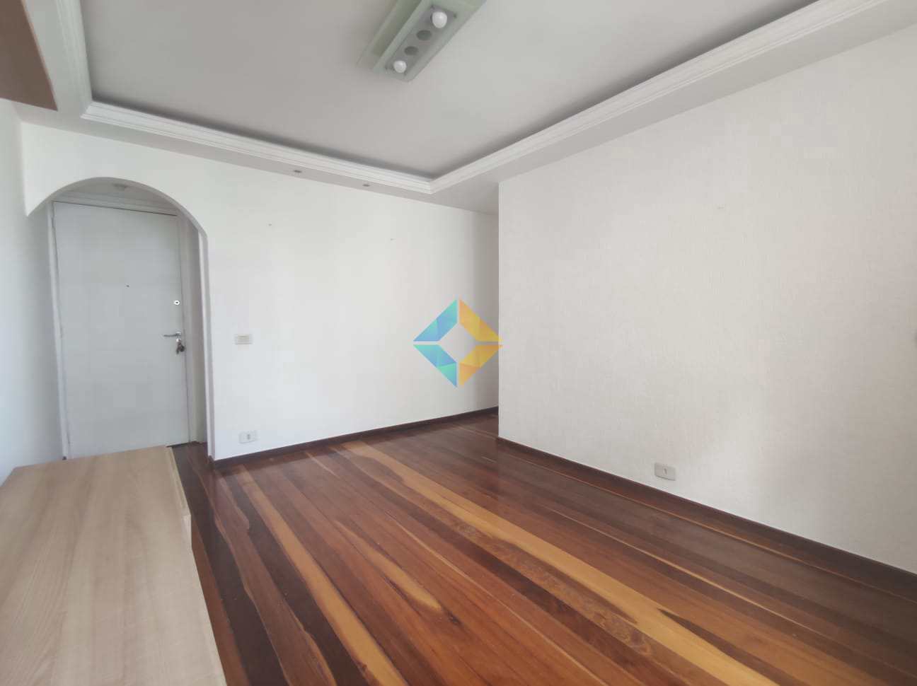 Apartamento à venda com 2 quartos, 75m² - Foto 1