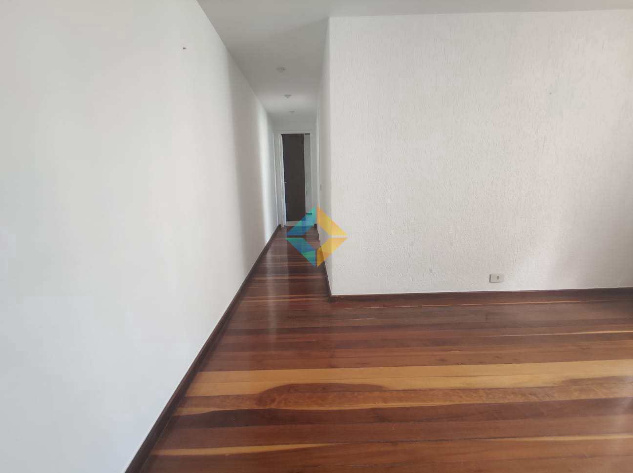 Apartamento à venda com 2 quartos, 75m² - Foto 3